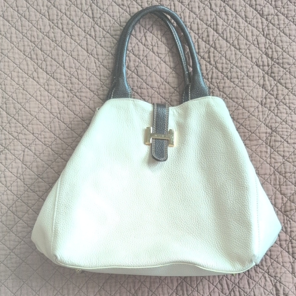 Tommy Hilfiger Cream and Black Shoulder Bag with Minimalist Design